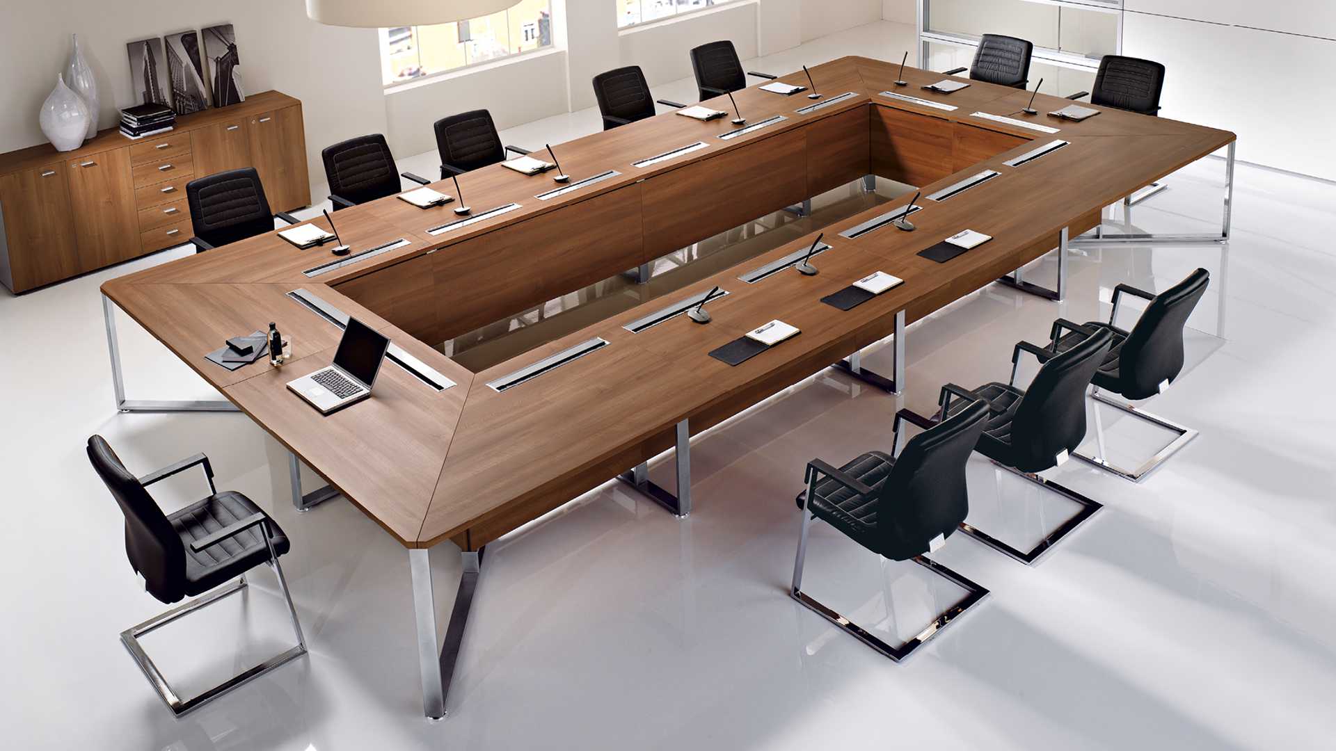 Круглый стол для переговоров на 12 человек