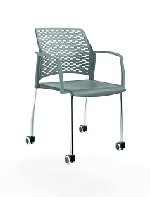 Стул на 4 ногах и колесах plus